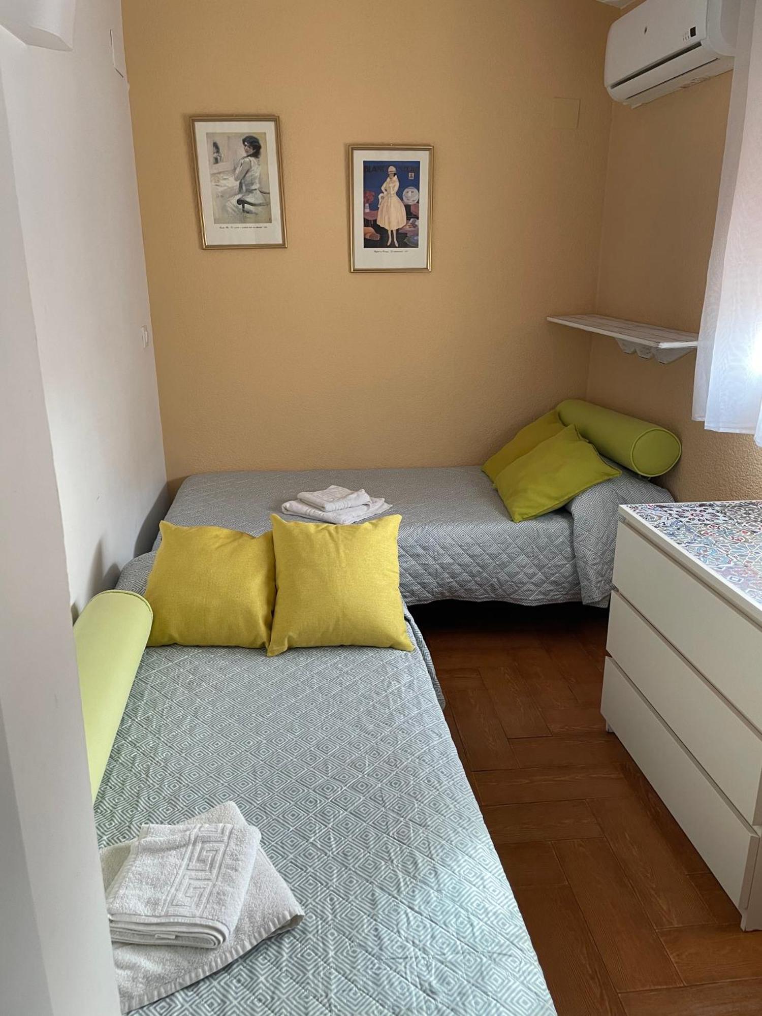 Familia Anfitriona Acoge Apartment Seville Luaran gambar